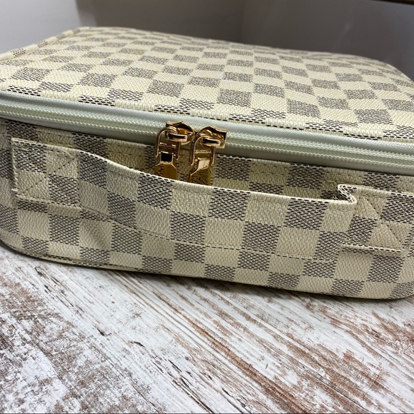 The Anistyn Checkered Makeup Case~Cream - Picture 2 of 4